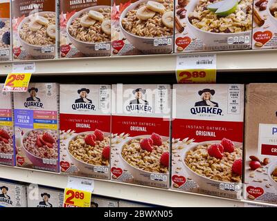 boxes of quaker instant oatmeal on a supermarket shelf Stock Photo