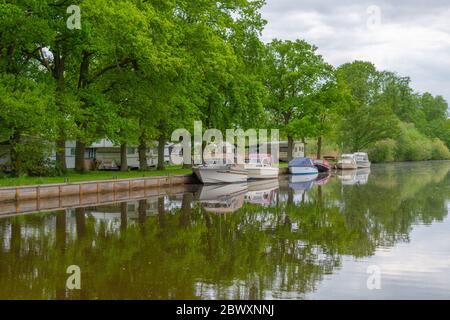 Caravans on the camping site in Worpswede - Neu Helgolanda on the small river  Hamme, district Osterholz, Lower Saxony, Germany, Europe Stock Photo