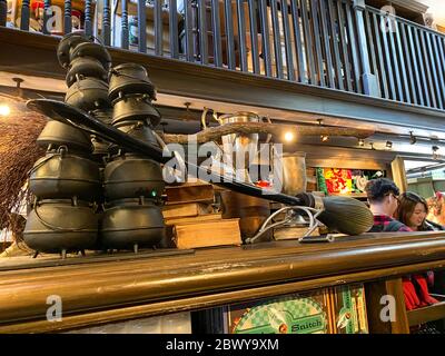 Golden snitch hi-res stock photography and images - Alamy