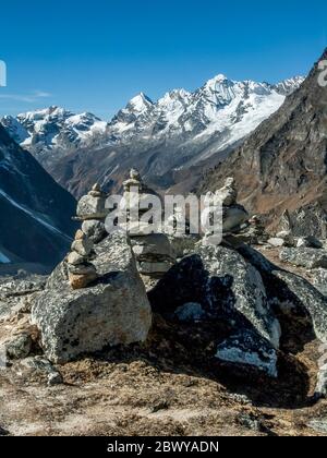 Nepal. Trek to Mera Peak. Scenic looking down the Hinku valley towards the Yak settlement of Khare en-route to Mera Peak Stock Photo