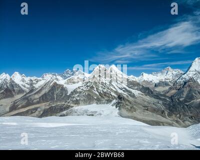 Nepal. Trek to Mera Peak. Sweeping panorama of Himalayan peaks from the   Mera Peak glacier, looking in the direction of Mount Everest 8848m the worlds highest mountain on the far centre horizon. The obvious snowy saddle In the foreground is the   Mera La pass and site of High Camp Stock Photo