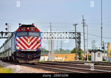 Franklin Park, Illinois, USA. A Metra commuter train being pushed after leaving the Franklin Park station on its journey to Chicago. Stock Photo