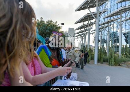 Las Vegas NV, USA. 03rd June, 2020. Black Lives Matter protesters meet with police at Las Vegas City Hall in Las Vegas, Nevada on June 03, 2020. Credit: Damairs Carter/Media Punch/Alamy Live News Stock Photo