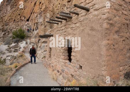 NM00456-00...NEW MEXICO - Cliff dwellings built from the soft stone of the cliffs by Ancestral Pueblo people at Bandelier National Monument. Stock Photo