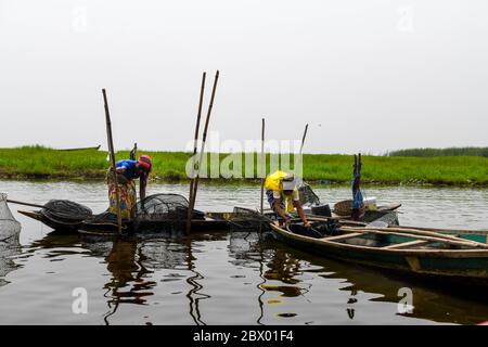 Africa, West Africa, Benin, Lake Nokoue, Ganvié. Fishermen hauling up their nets on Lake Nokoue, outside the lakeside town of Ganvié. Stock Photo