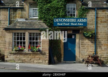 Exterior of the Devonshire Arms, a pub and hotel, at the heart of the Chatsworth Estate in the village of Pilsley, Derbyshire. Stock Photo