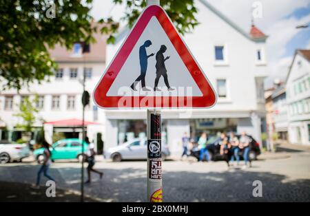 Reutlingen, Germany. 25th Apr, 2018. A sign warning against 'Smombies' beside a school. The made-up word is a mixture of 'Smartphone' and 'Zombie' and stands for people who walk across streets with their eyes glued to their phones. Credit: Christoph Schmidt/dpa | usage worldwide/dpa/Alamy Live News Stock Photo