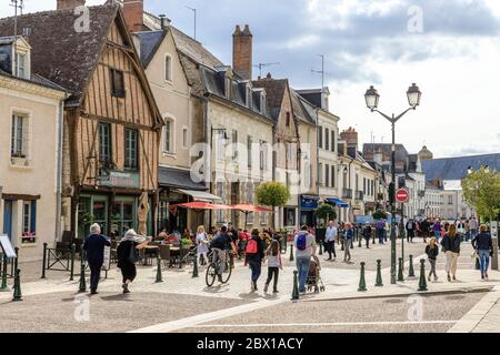 France, Indre et Loire, Loire Valley listed as World Heritage by UNESCO, Amboise, animated street in the city // France, Indre-et-Loire (37), Val de L Stock Photo