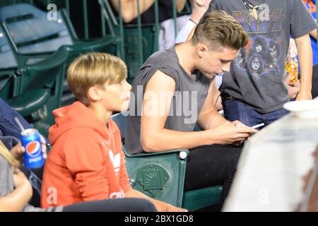 David Beckham together with Brooklyn, Romeo and Cruz watch the Major League Baseball game LA Angels v Chicago White Sox, Angels Stadium, Anaheim, CA Stock Photo