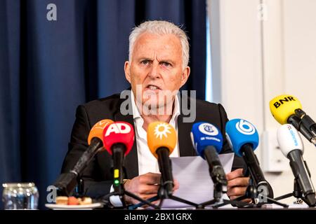 04-06-2020, Press conference Peter R de Vries. Marengo proces. counselor crown witness. Pers conferentie Peter R. De Vries, vertrouwenspersoon kroongetuige, Marengo proces Credit: Pro Shots/Alamy Live News Stock Photo