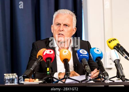 04-06-2020, Press conference Peter R de Vries. Marengo proces. counselor crown witness. Pers conferentie Peter R. De Vries, vertrouwenspersoon kroongetuige, Marengo proces Credit: Pro Shots/Alamy Live News Stock Photo