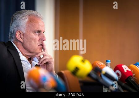 04-06-2020, Press conference Peter R de Vries. Marengo proces. counselor crown witness. Pers conferentie Peter R. De Vries, vertrouwenspersoon kroongetuige, Marengo proces Credit: Pro Shots/Alamy Live News Stock Photo