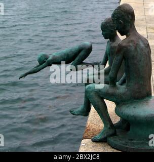 Monumento a Los Raqueros in Santander City Centre - Tours and