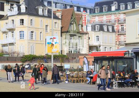 France, Calvados, Pays d'Auge, Trouville sur Mer, Les Planches Promenade Savignac, café terrace with the villas of the 19th century seafront in the background Stock Photo