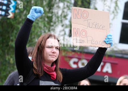Hereford, Herefordshire, UK – Thursday 4th June 2020 – Protesters gather in Hereford as part of the Black Lives Matter ( BLM ) campaign in memory of George Floyd recently killed by Police officers in Minneapolis, Minnesota, USA.  The crowd size was estimated at approx 800 people. Photo Steven May / Alamy Live News Stock Photo