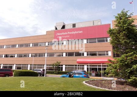 an entrance to the New York Presbyterian the Allen Hospital in the Northern Manhattan neighborhood of Inwwod Stock Photo