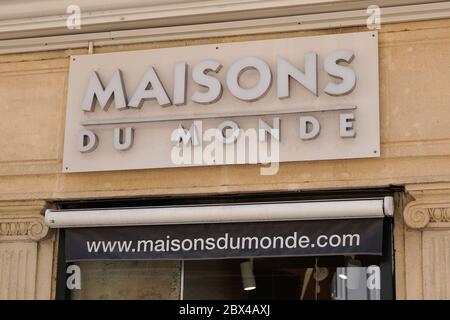 Bordeaux , Aquitaine / France - 06 01 2020 : maisons du monde store logo sign on facade shop of french decoration chain Stock Photo