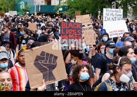 New York, NY. 2nd June 2020. People stopped along East End Avenue holding signs at a Black Lives Matter solidarity march through Manhattan calling for justice in a recent string of American police killings: George Floyd, Breonna Taylor, and to countless others. Thousands of people joined in the protest march from Foley Square stopping near Gracie Mansion the home of New York City Mayor before moving to Times Square later in the evening. June 2, 2020 Stock Photo