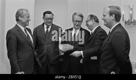 Berlin / parties / SPD / 4.3.1981 election campaign in Berlin. The SPD mobilizes its great past and brings together all the mayors still living to support Jochen Vogel: Willy Brandt, Klaus Schuetz, Jochen Vogel, Heinrich Albertz, Dietrich Stobbe // Senate / Governing / [automated translation] Stock Photo