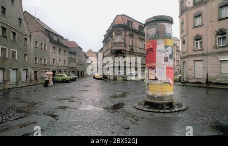 Saxony / Zittau / GDR state / 1990 dilapidated old town not far from the market, Baderstrasse // Decay / redevelopment / federal states / decay [automated translation] Stock Photo