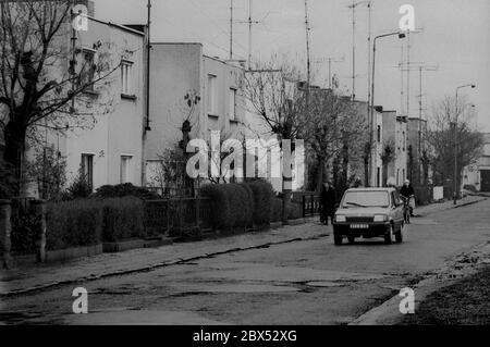 Saxony-Anhalt / GDR state / 1990 Dessau, Gropius settlement: box houses by Martin Gropius // GDR / architecture / style / Bauhaus / living [automated translation] Stock Photo