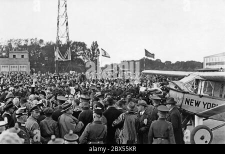 Clarence Chamberlin, the first person to fly non-stop with a passenger from New York to Germany across the Atlantic, is greeted by a crowd. The picture shows his plane, a Bellanca W.B.2. Chamberlin was expected by 150,000 people in Berlin. Stock Photo
