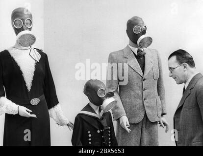 At the exhibition 'Gesundes Leben - Frohes Schaffen' ( Healthy Life - Glad Work) in Berlin in 1938,  an average German family is displayed wearing breathing masks. Stock Photo