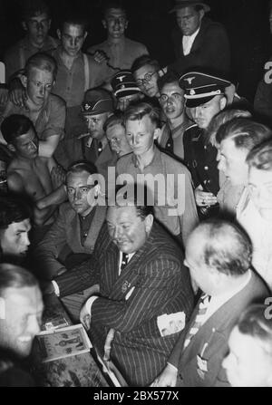 Event in the Reich Propaganda Ministry on 06.04.1933. From left to ...