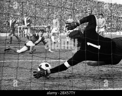 Radenkovic catches the kick of Wimmer, Moenchengladbach against 1860 Munich, Bundesliga, season 1969/1970, Borussia Moenchengladbach against TSV 1860 Munich 3: 1. Stock Photo