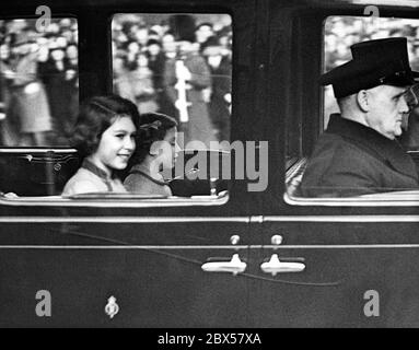 Elizabeth II (left) and her sister Margaret Rose on their way to the opening of the Parliament. King George VI and Queen Elizabeth perform this ceremony for the first time during their reign. Stock Photo