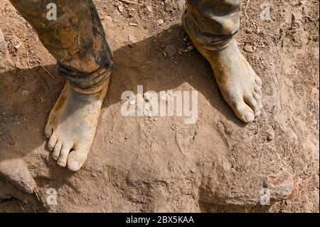 MALI, Kayes, Sadiola, artisanal gold mining at Camp SIRIMANA , feet of gold miner Stock Photo