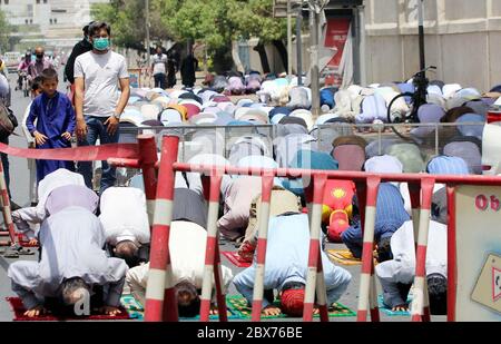 Faithful Muslims offer congregational Friday prayers without SOPs levels on government guidelines of social distancing which may causing by spread of the Coronavirus (COVID-19) at Railway Mosque located on I.I Chundrigar Road in Karachi on Friday, June 5, 2020. Stock Photo