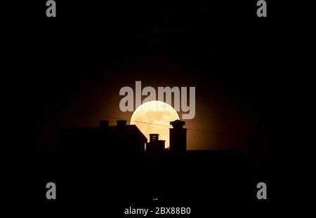 Malaga, Spain. 05th June, 2020. The strawberry full moon, as part of a penumbral lunar eclipse, is seen silhouetted amid the easing of the coronavirus disease (COVID-19) restrictions. In this month of June, the strawberry full moon and penumbral moon eclipse on 5 June, are the first astronomical event that people can see. During this month, also will see a solar annular eclipse on 21 June. Credit: SOPA Images Limited/Ģ����ý Live News Stock Photo