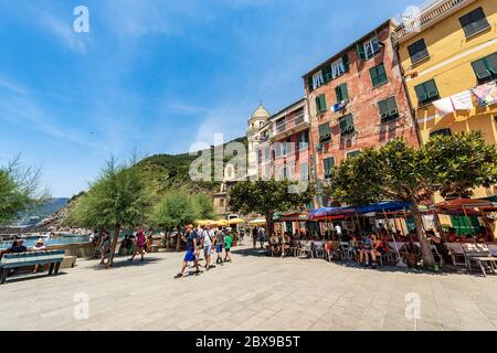 Downtown of the Vernazza village with tourists, Cinque Terre, National park in Liguria, La Spezia province, Italy, Europe. UNESCO world heritage site Stock Photo