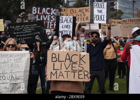 Adelaide, Australia. 06th June, 2020. Protesters hold placards during the demonstration. Thousands of protesters gathered at Adelaide's Victoria Square demonstrating in support of the Black Lives Matter movement and against Aboriginal Australian deaths in custody. Sparked by the death of African American George Floyd at the hands of a white police officer in the US state of Minneapolis, protests were observed in all major Australian cities. Credit: SOPA Images Limited/Alamy Live News Stock Photo