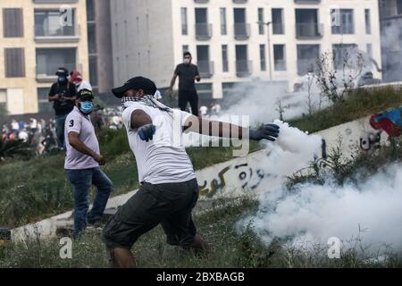 Beirut, Lebanon. 08th Jan, 2020. An anti-government demonstrator throws back a tear gas canister at riot police forces during clashes following a protest against the Lebanese government and the economic crisis. Credit: Marwan Naamani/dpa/Alamy Live News Stock Photo