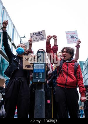 London, UK. 6th June, 2020. Young protestors attend the Black Lives Matter Protest in London.  In memory of George Floyd who was killed on the 25th May while in police custody in the US city of Minneapolis. Credit: Yousef Al Nasser/Alamy Live News. Stock Photo