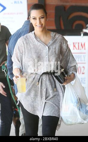 Kim Kardashian grabs a drink and some snacks from a health food shop, Calabasas, California. 2011 Stock Photo