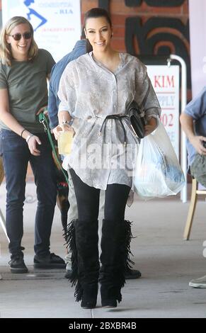 Kim Kardashian grabs a drink and some snacks from a health food shop, Calabasas, California. 2011 Stock Photo