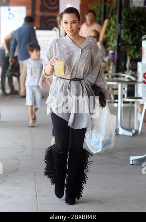 Kim Kardashian grabs a drink and some snacks from a health food shop, Calabasas, California. 2011 Stock Photo