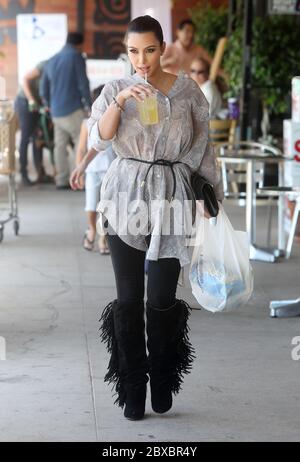 Kim Kardashian grabs a drink and some snacks from a health food shop, Calabasas, California. 2011 Stock Photo