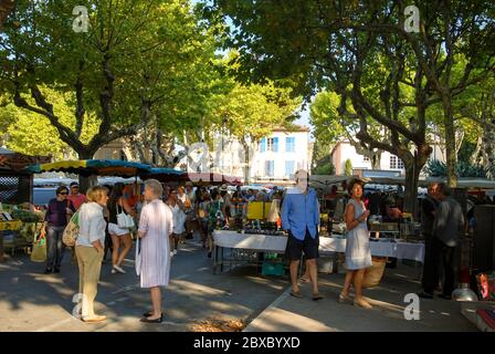 Shoppers in the Place des Lices Provencal Market, Saint Tropez, France Stock Photo