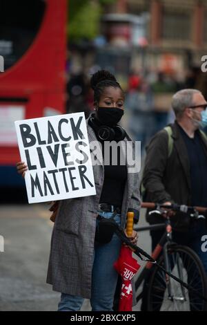 MANCHESTER, UK. June 6th A large scale Black Lives Matter protest in Manchester's Piccadilly Gardens. The mass demonstration went ahead, despite concerns over social distancing and a reportedly rising r-number in the North West. Saturday 6th June 2020 (Credit: Pat Scaasi | MI News) Credit: MI News & Sport /Alamy Live News Stock Photo