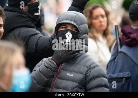 MANCHESTER, UK. June 6th A large scale Black Lives Matter protest in Manchester's Piccadilly Gardens. The mass demonstration went ahead, despite concerns over social distancing and a reportedly rising r-number in the North West. Saturday 6th June 2020 (Credit: Pat Scaasi | MI News) Credit: MI News & Sport /Alamy Live News Stock Photo