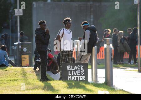 MANCHESTER, UK. June 6th A large scale Black Lives Matter protest in Manchester's Piccadilly Gardens. The mass demonstration went ahead, despite concerns over social distancing and a reportedly rising r-number in the North West. Saturday 6th June 2020 (Credit: Pat Scaasi | MI News) Credit: MI News & Sport /Alamy Live News Stock Photo