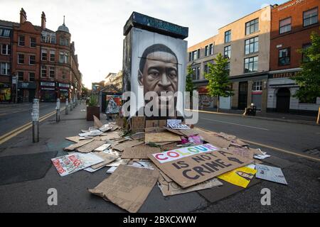 MANCHESTER, UK. June 6th Placards from the Black Lives Matter demonstration in Manchester are left next to a mural of George Floyd by the street artist Akse in Stevenson Square in the Northern Quarter. The mass demonstration went ahead, despite concerns over social distancing and a reportedly rising r-number in the North West. Saturday 6th June 2020 (Credit: Pat Scaasi | MI News) Credit: MI News & Sport /Alamy Live News Stock Photo