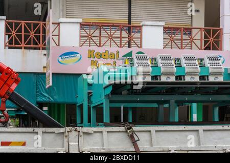 Kota Kinabalu, Sabah, Malaysia - August 28, 2017 : Embroidery Machine on lorry crane are ready to loading at Kota Kinabalu, Sabah, Malaysia Stock Photo