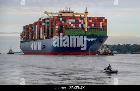 Hamburg, Germany. 07th June, 2020. The world's largest container ship 'HMM Algeciras' is entering the port of Hamburg on its maiden voyage. Credit: Axel Heimken/dpa/Alamy Live News Stock Photo