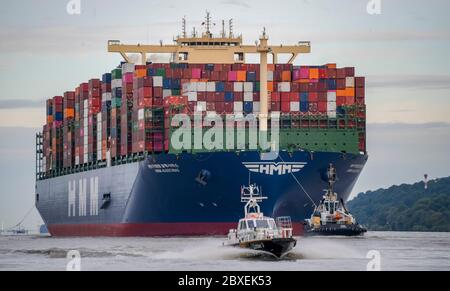 Hamburg, Germany. 07th June, 2020. The world's largest container ship 'HMM Algeciras' is entering the port of Hamburg on its maiden voyage. Credit: Axel Heimken/dpa/Alamy Live News Stock Photo