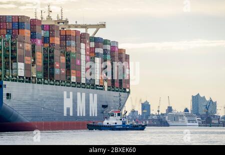 Hamburg, Germany. 07th June, 2020. The world's largest container ship 'HMM Algeciras' is entering the port of Hamburg on its maiden voyage. Credit: Axel Heimken/dpa/Alamy Live News Stock Photo